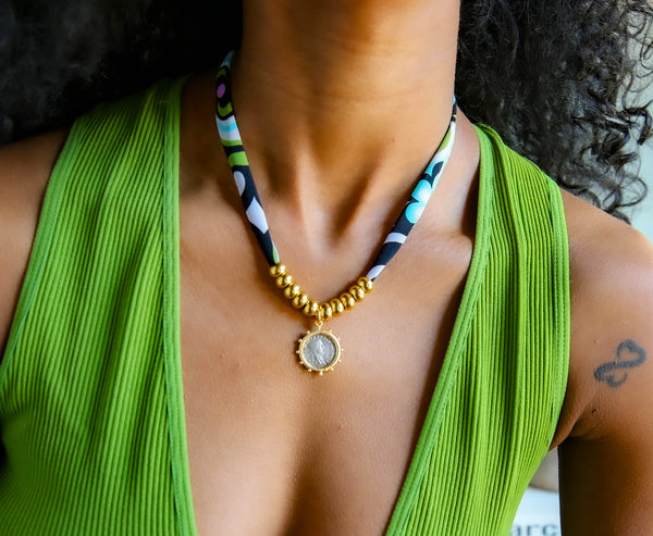 Two Tone Fabric Neck in Black Multi