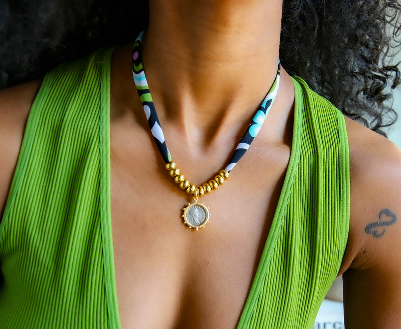 Two Tone Fabric Neck in Black Multi