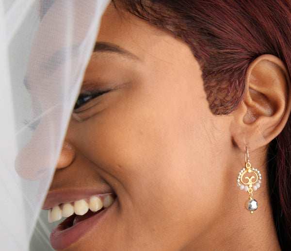 Gwen Earrings in Pearl